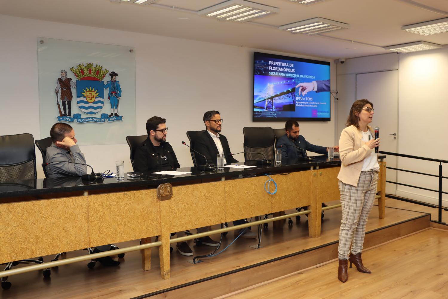 Audiência pública em Florianópolis debate IPTU e Taxa de Lixo de 2026