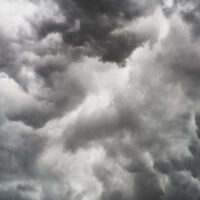 Semana será marcada por calor, sensação de abafamento e chuva frequente em Santa Catarina