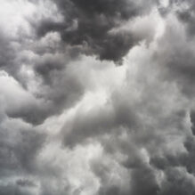Semana será marcada por calor, sensação de abafamento e chuva frequente em Santa Catarina