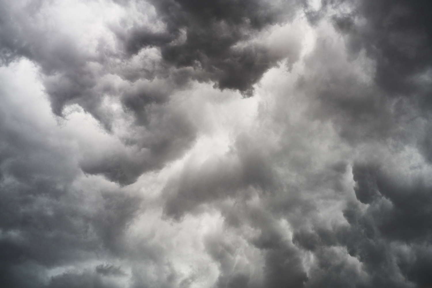 Semana será marcada por calor, sensação de abafamento e chuva frequente em Santa Catarina