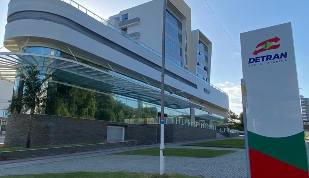Os bastidores da crise no Detran; Jorginho descarta de Toni; Liderança critica o silêncio da esquerda na Alesc – E outros destaques