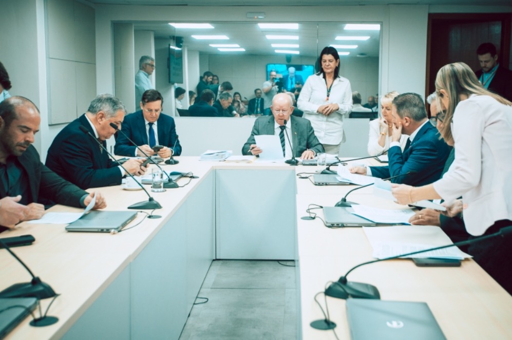 Comissão de Finanças aprova adequações em emendas parlamentares e projetos do Executivo