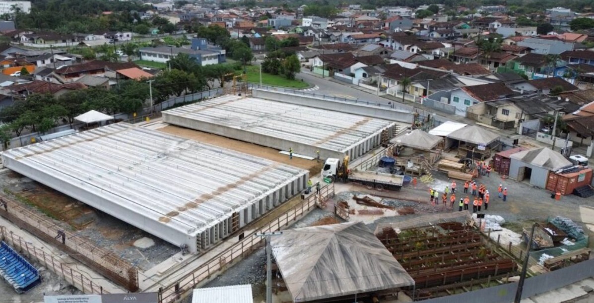 Obra da Ponte Joinville avança com início da remoção das vigas de concreto de 40 metros
