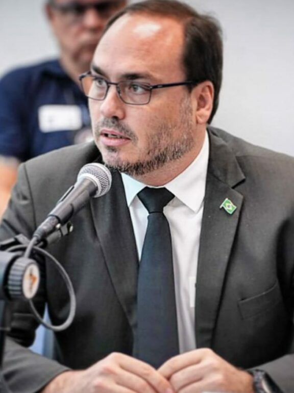 A resistência a Carlos Bolsonaro; A irritação de Marcos Vieira; A ala do PT que defende o isolamento — e outros destaques