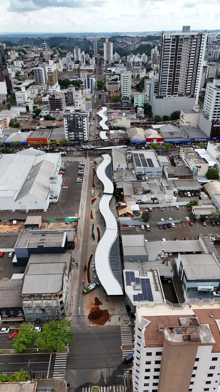 Chapecó inaugura Boulevard Rodolfo Maurício Hirsch e lança programação de Natal com show da Família Lima