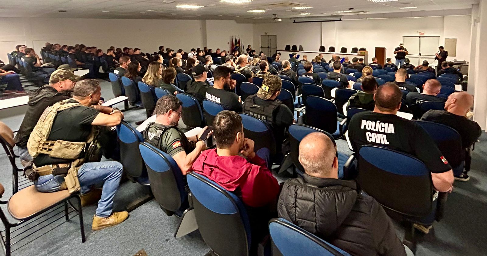 Polícia Civil realiza operação contra lavagem de dinheiro ligada ao tráfico de drogas na Grande Florianópolis