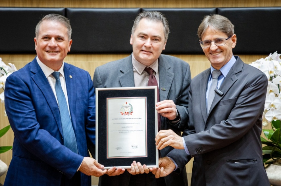 Assembleia Legislativa celebra 50 anos da Embrapa Suínos e Aves e firma cooperação por protocolos de sustentabilidade