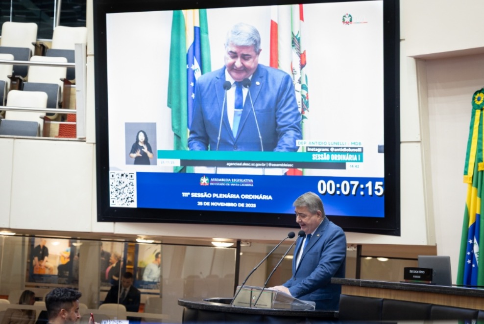 Deputados comentam prisão de Bolsonaro e outros temas na sessão desta terça-feira