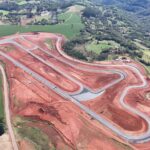 Asfaltamento do Autódromo de Chapecó segue padrões internacionais de alta performance