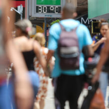 Verão em Santa Catarina terá temperaturas elevadas e chuvas irregulares, aponta Fórum Climático