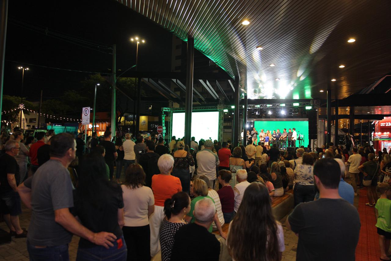 Boulevard Rodolfo Maurício Hirsch é inaugurado como novo espaço de convivência no Centro de Chapecó