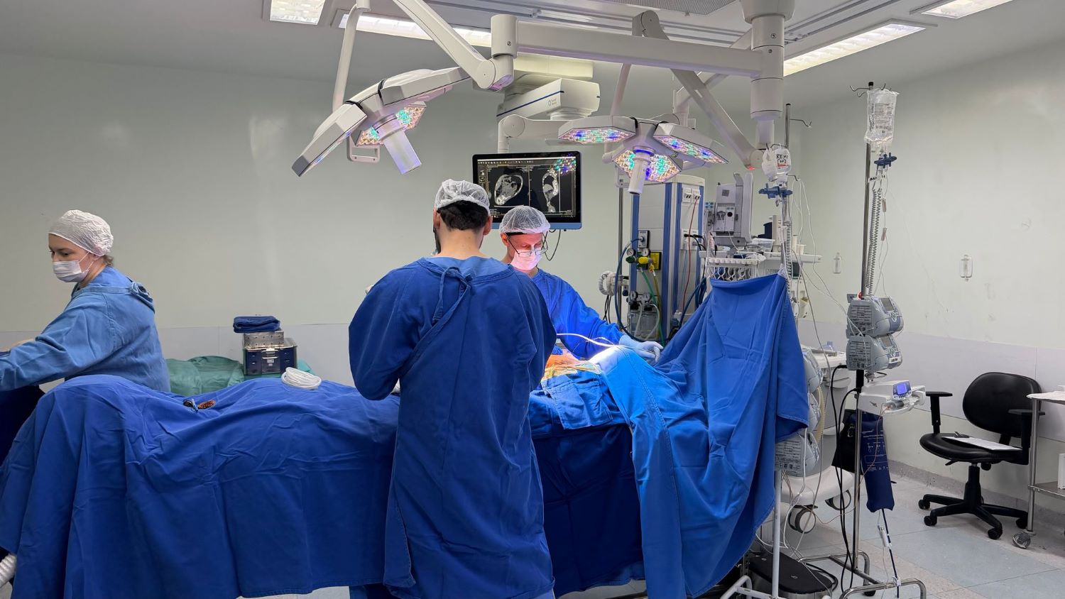 Criança com doença rara poderá voltar a andar após cirurgia moderna no Hospital Infantil Joana de Gusmão