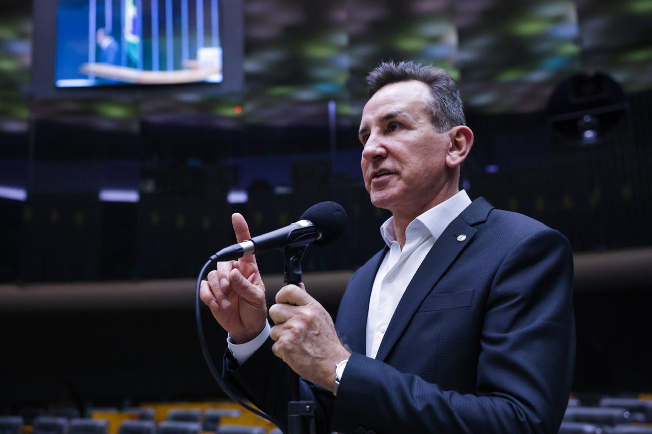 Jorge Goetten aciona TCU para apurar irregularidades envolvendo o Banco Master e títulos ligados ao BESC