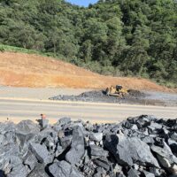 Obras das primeiras áreas de escape de Santa Catarina na SC-418 alcançam 50% de execução