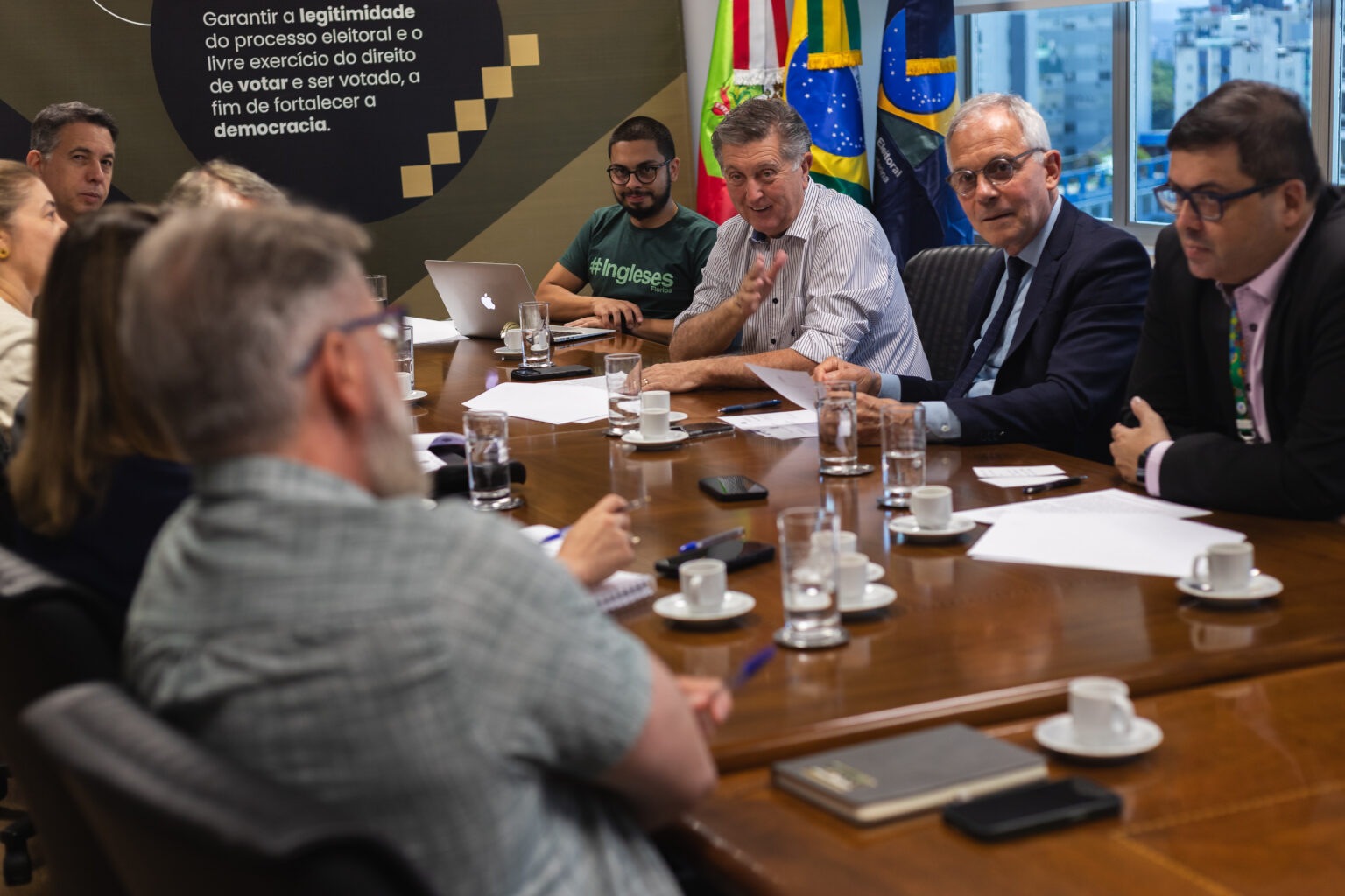 FECAM e Justiça Eleitoral firmam parceria para preparação das Eleições 2026 em Santa Catarina