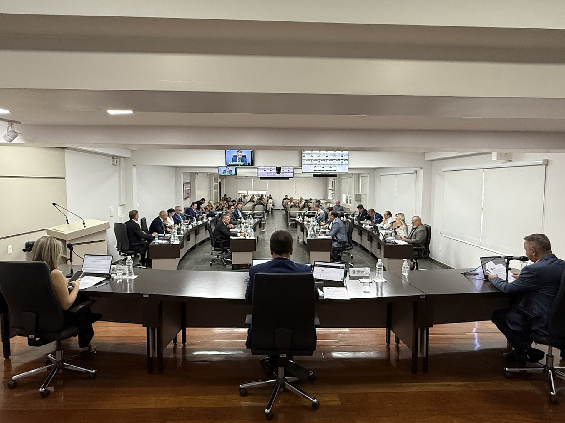 Legislativo de Chapecó aprova 215 proposições na primeira semana de sessões de 2026