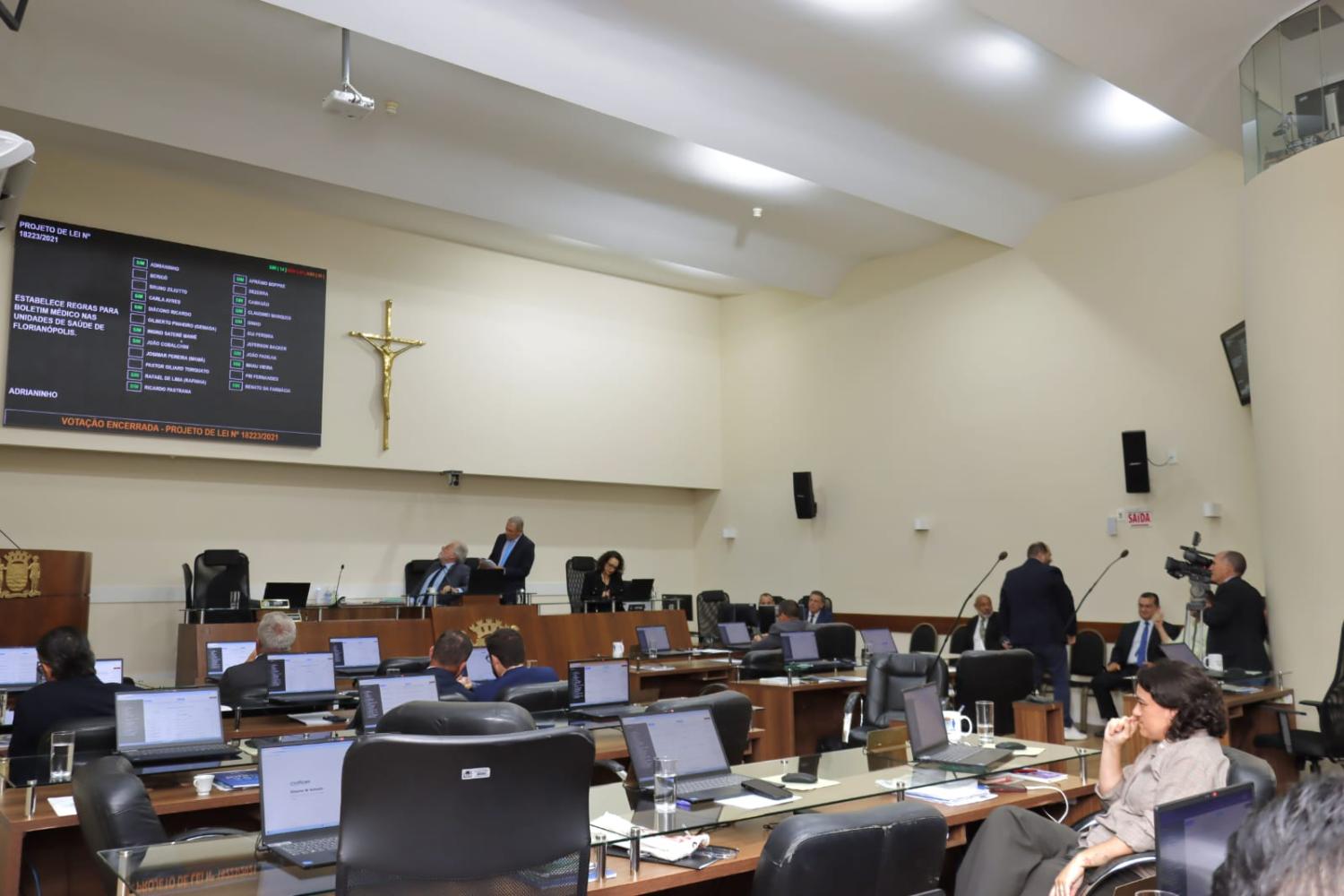 Câmara de Florianópolis aprova projeto que padroniza divulgação de boletins médicos nas unidades de saúde