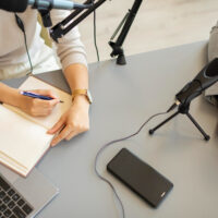 Emissora 104,3 passa a operar como Jovem Pan News Araranguá com foco em jornalismo