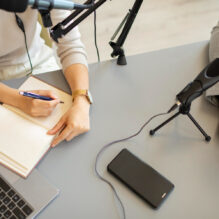 Emissora 104,3 passa a operar como Jovem Pan News Araranguá com foco em jornalismo