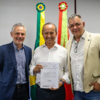 Governo de SC anuncia investimento em aeroporto e ampliação de voo internacional