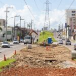 Obras de drenagem na Avenida das Torres, em São José, entram na fase final