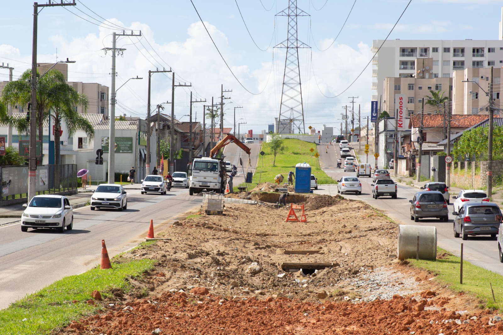 Obras de drenagem na Avenida das Torres, em São José, entram na fase final