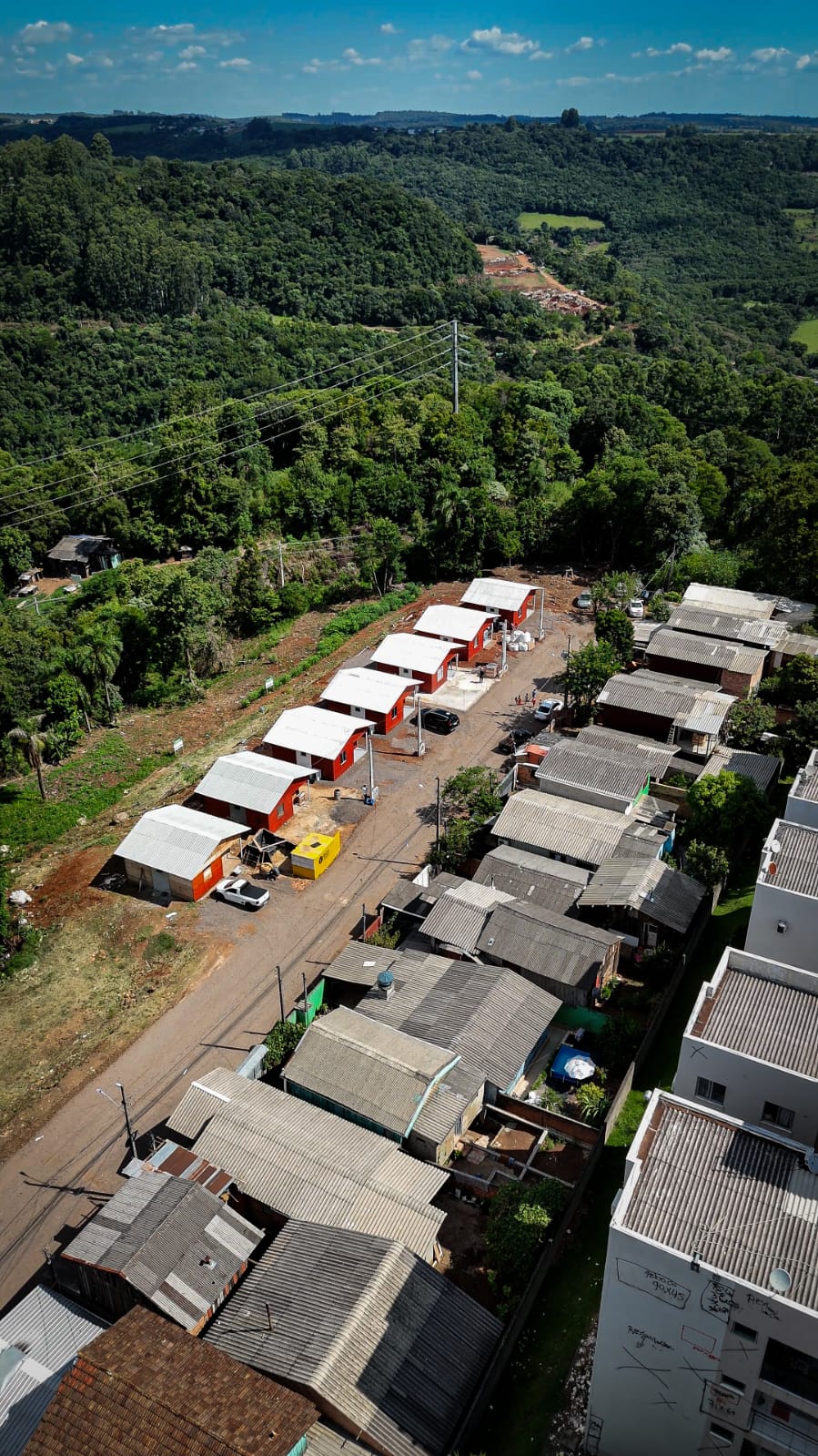 Prefeitura de Chapecó entrega cinco moradias a famílias retiradas de áreas de risco
