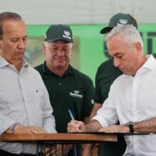 Governo de SC lança linha de crédito de R$ 240 milhões para custeio da produção leiteira