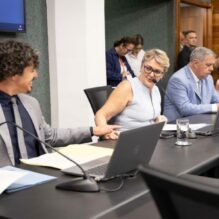 Comissão da Alesc aprova projeto que regulamenta uso de celulares nas escolas de SC