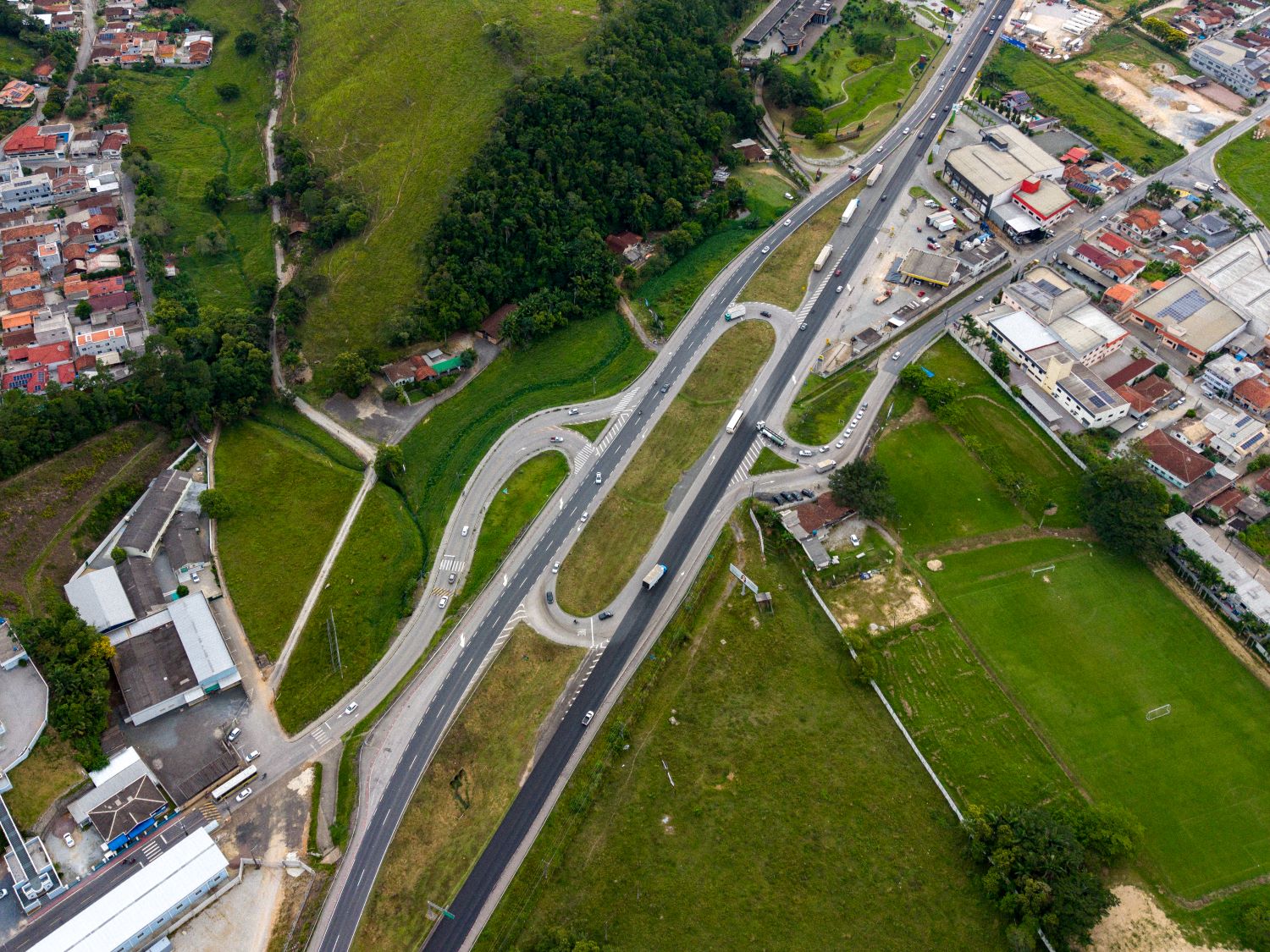 Estado destina cerca de R$ 28 milhões para obras no Hospital Azambuja e anuncia viaduto na SC-486, em Brusque
