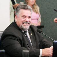 Projeto que prevê fornecimento de tirzepatida avança na Alesc com aprovação na CCJ