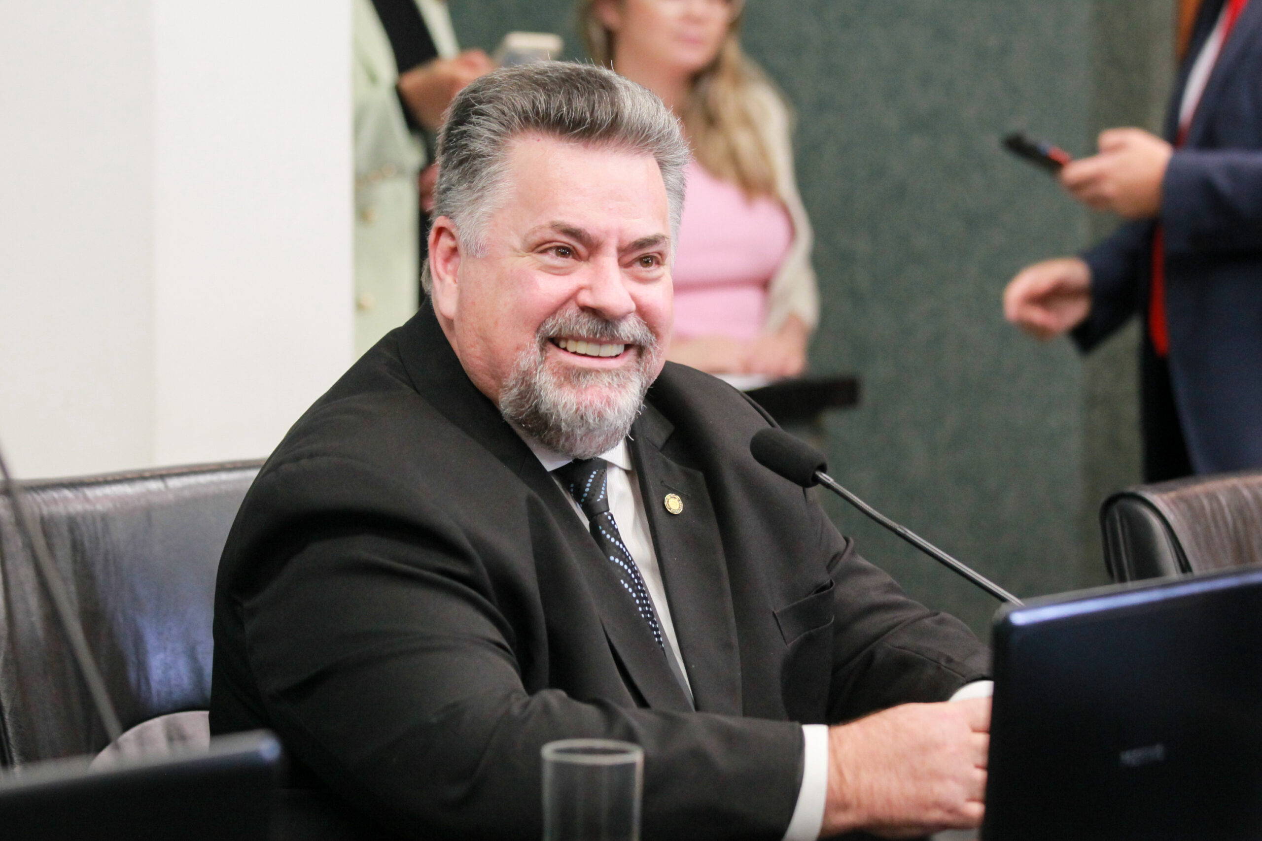 Projeto que prevê fornecimento de tirzepatida avança na Alesc com aprovação na CCJ