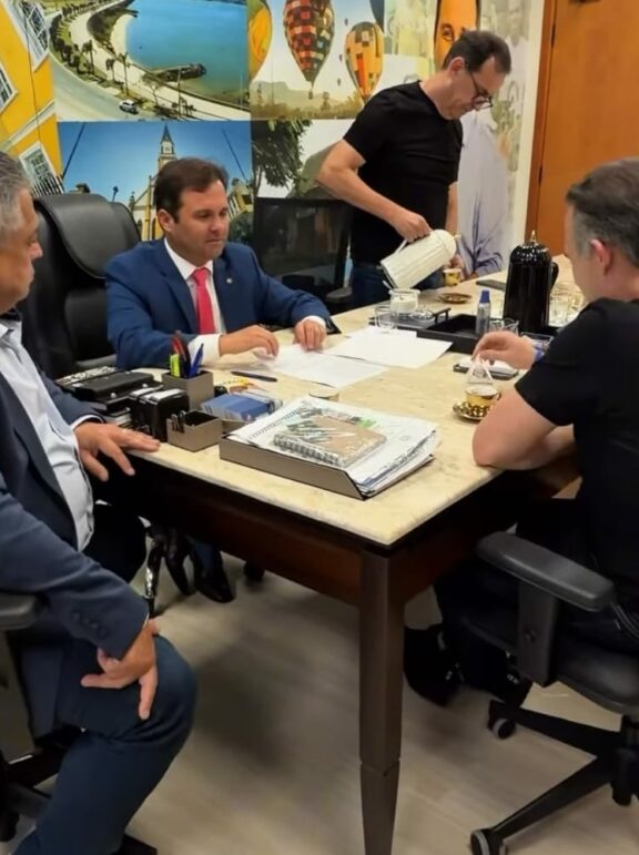 Reunião pode definir hoje chapa de oposição ao governo; os dissidentes do Progressistas com Jorginho; crise política em Penha – e outros destaques.