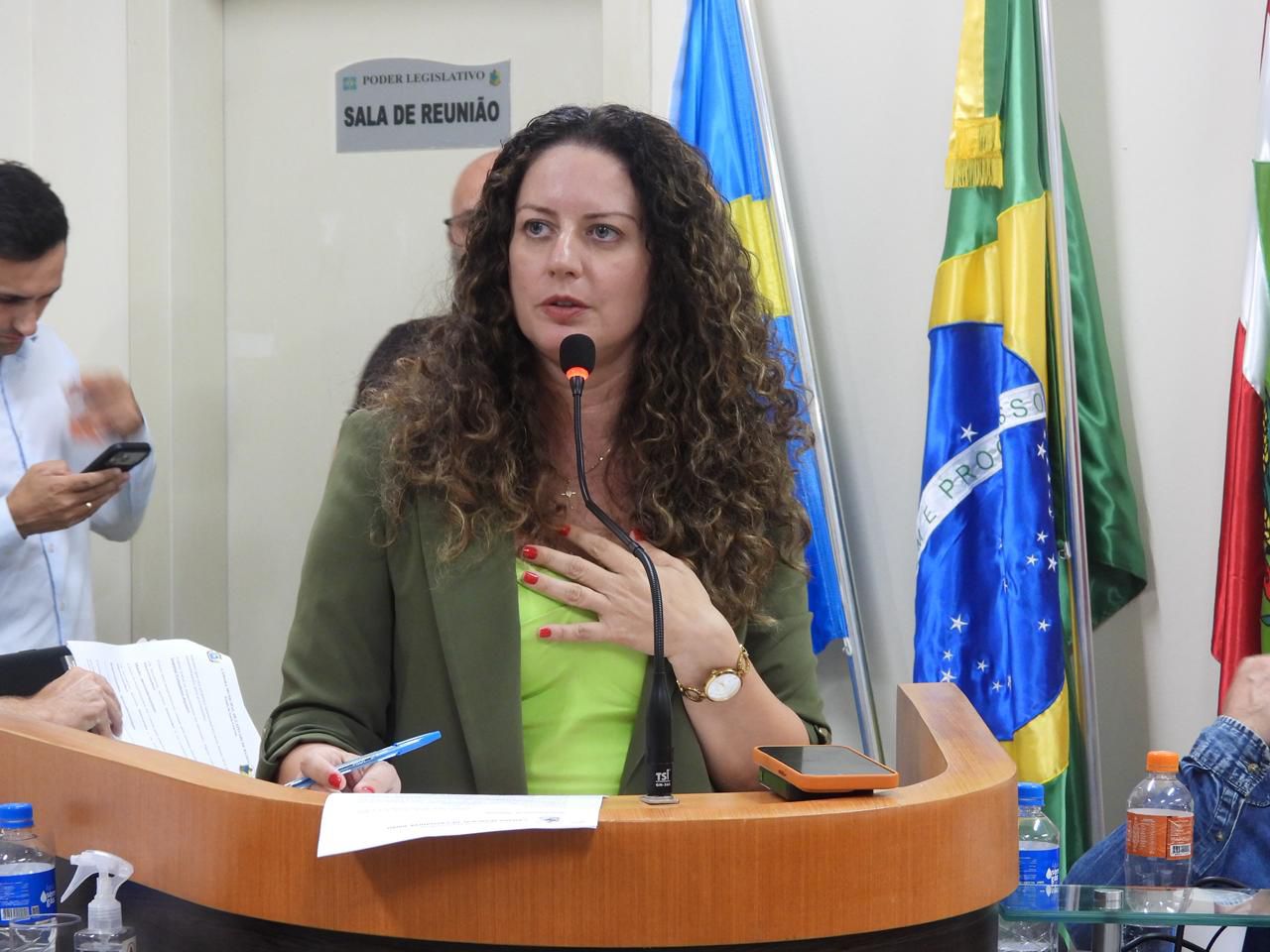 Câmara de Capivari de Baixo aprova emenda e exclui agentes políticos de vale-alimentação em projeto de reajuste