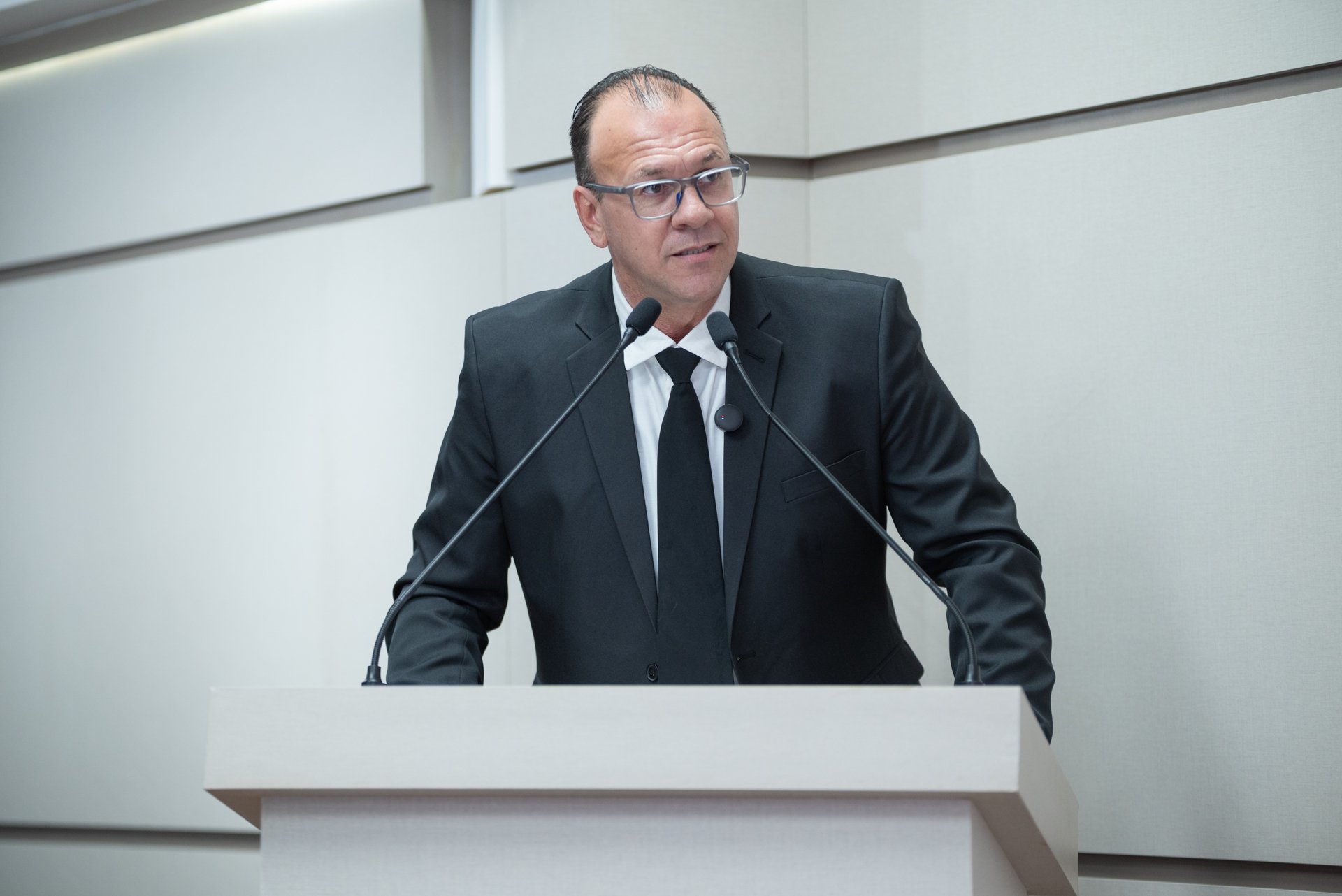 Câmara de Chapecó aprova projeto que valoriza profissionais da limpeza urbana