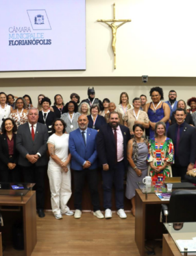 Câmara de Florianópolis realiza sessão solene e entrega medalhas Antonieta de Barros e Beata Joana de Gusmão