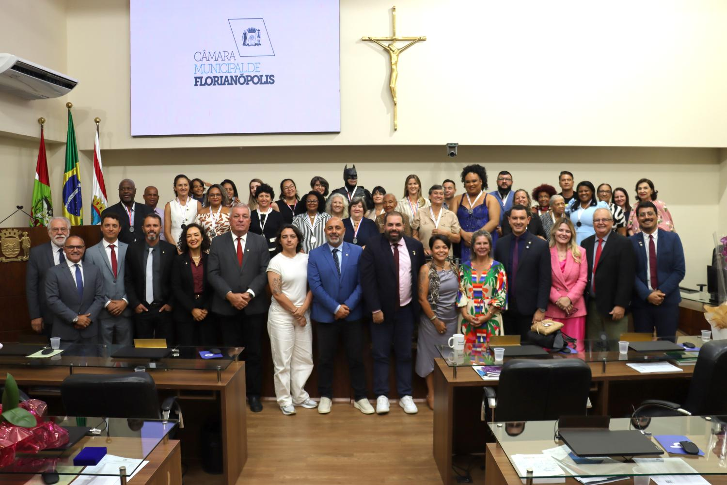 Câmara de Florianópolis realiza sessão solene e entrega medalhas Antonieta de Barros e Beata Joana de Gusmão