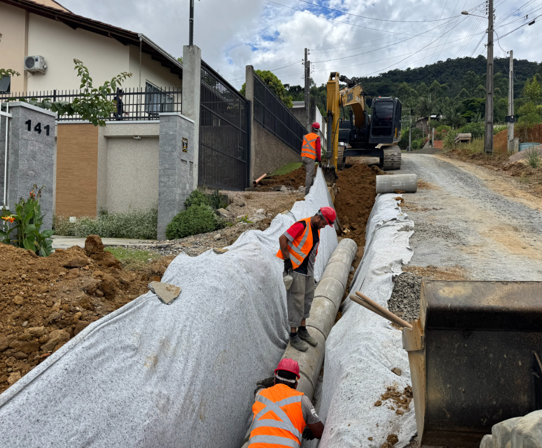 Obras de pavimentação do programa Recupera Rio do Sul começam em diferentes bairros