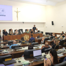 Audiência pública discute desafios da educação para surdos em Florianópolis