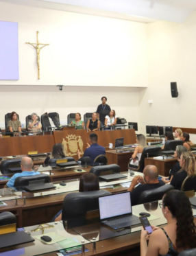 Audiência pública discute desafios da educação para surdos em Florianópolis