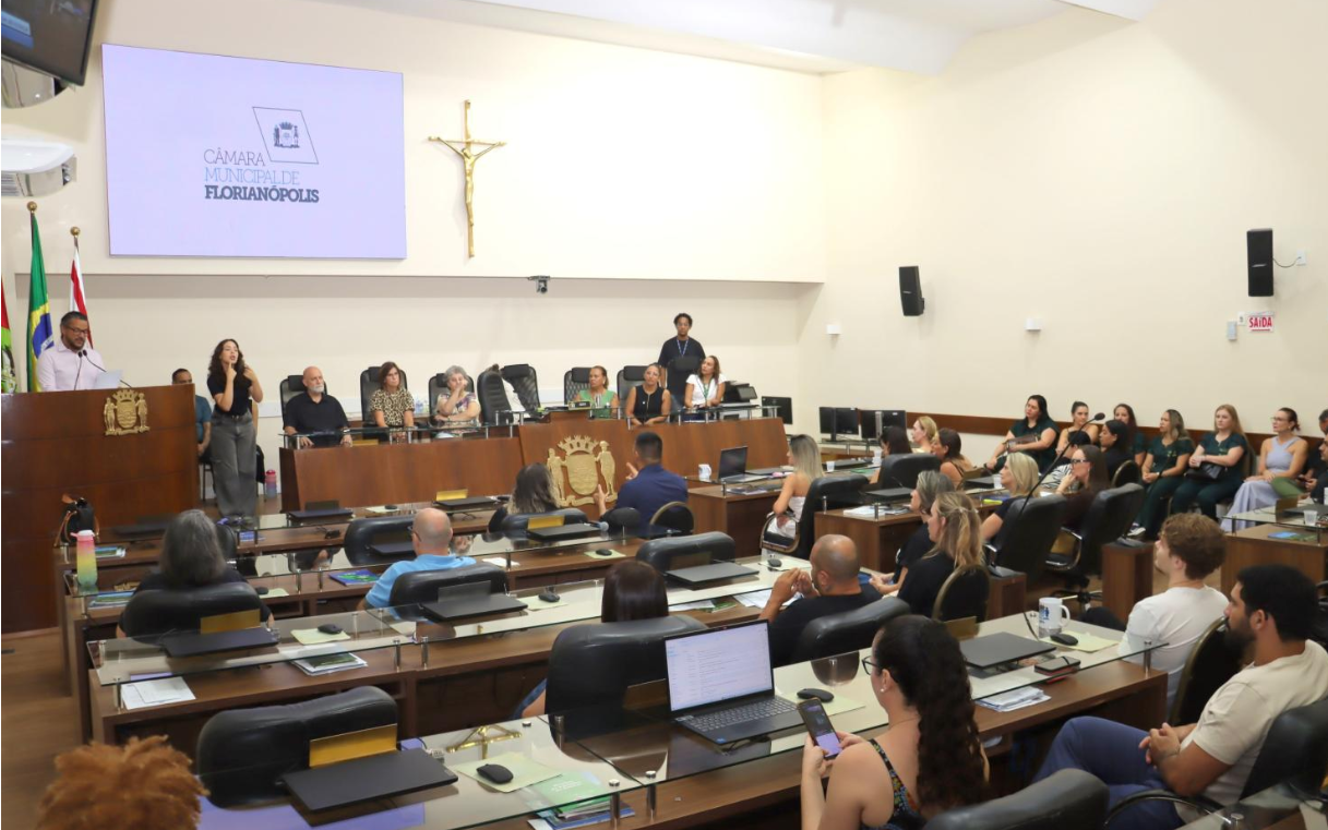 Audiência pública discute desafios da educação para surdos em Florianópolis