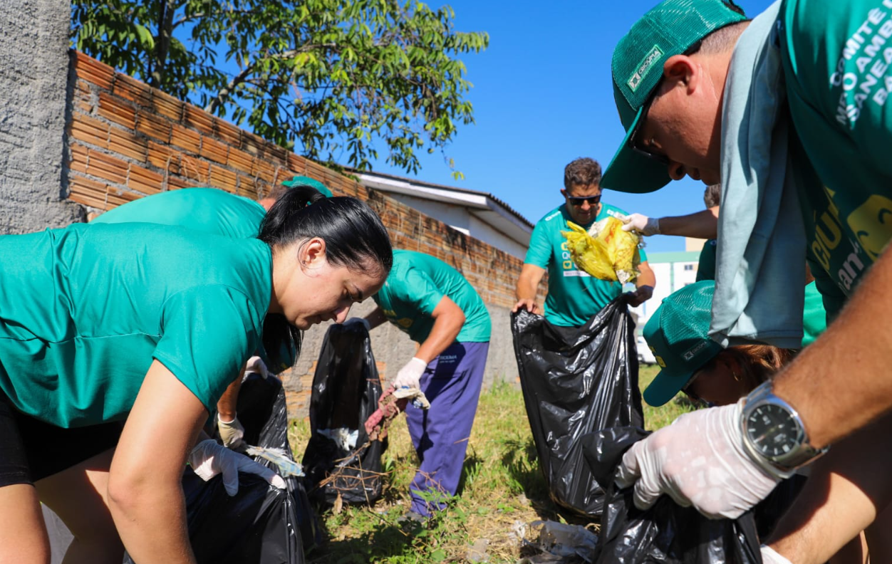 Mutirão de Limpeza recolhe cerca de 1,5 tonelada de resíduos no bairro Progresso, em Criciúma
