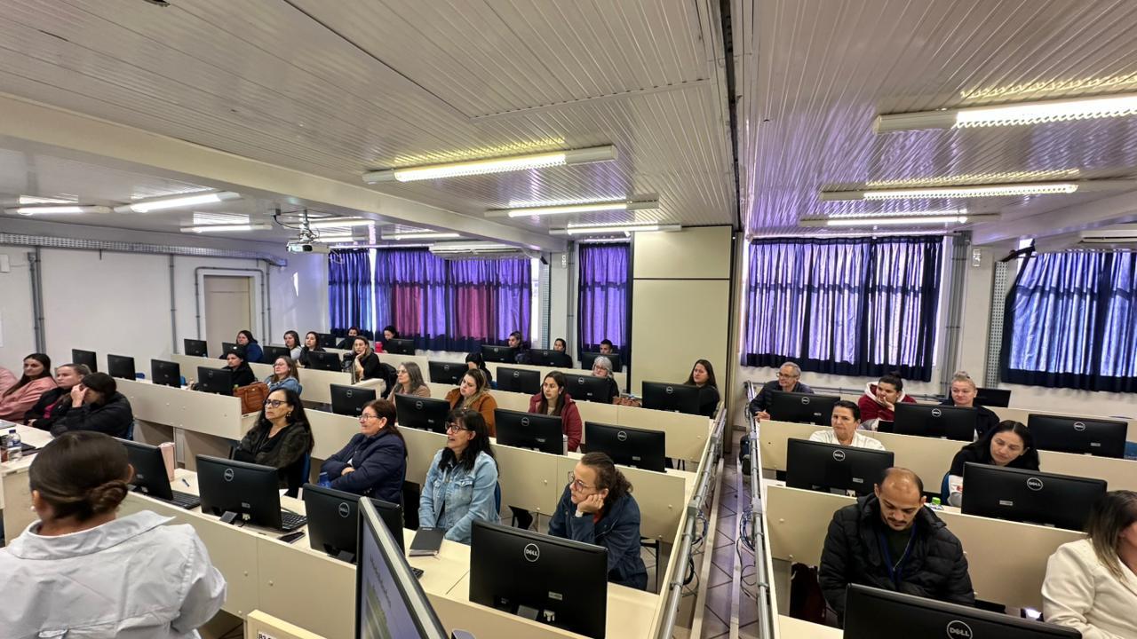 Capacitação em Chapecó orienta conselheiros sobre sistema de registro e proteção à infância