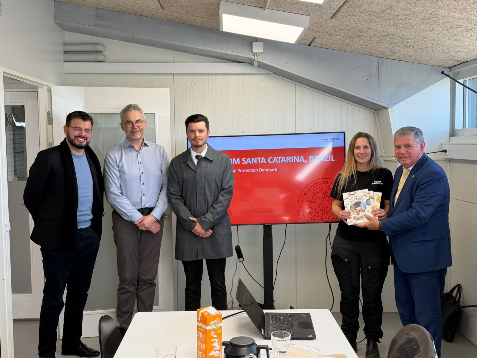 Deputado articula parceria internacional para proteção animal em Santa Catarina