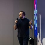 Especialista de SC participa da Cumbre Mundial de Comunicação Política no Uruguai