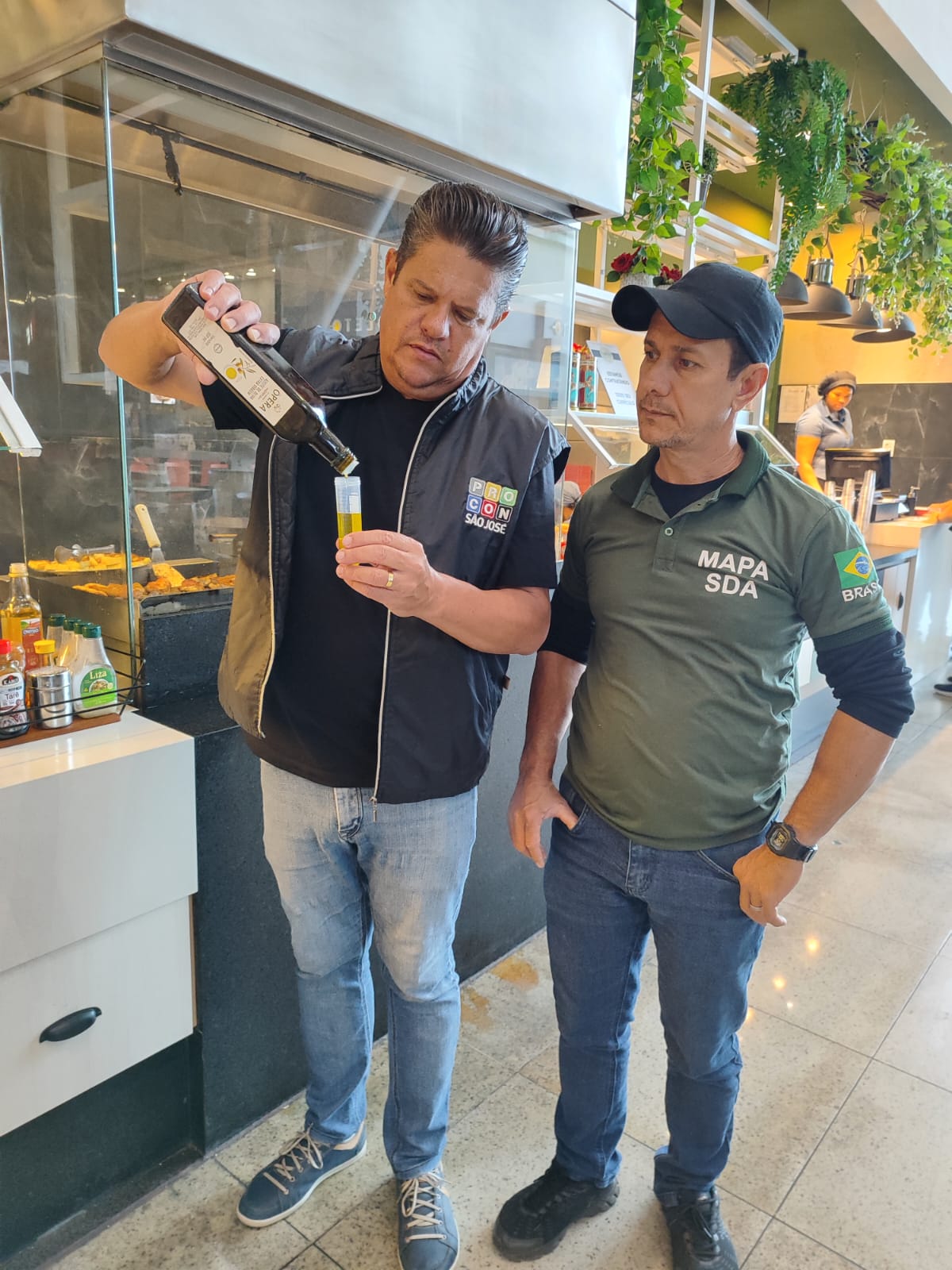 Operação Gota Limpa fiscaliza qualidade do azeite de oliva em São José