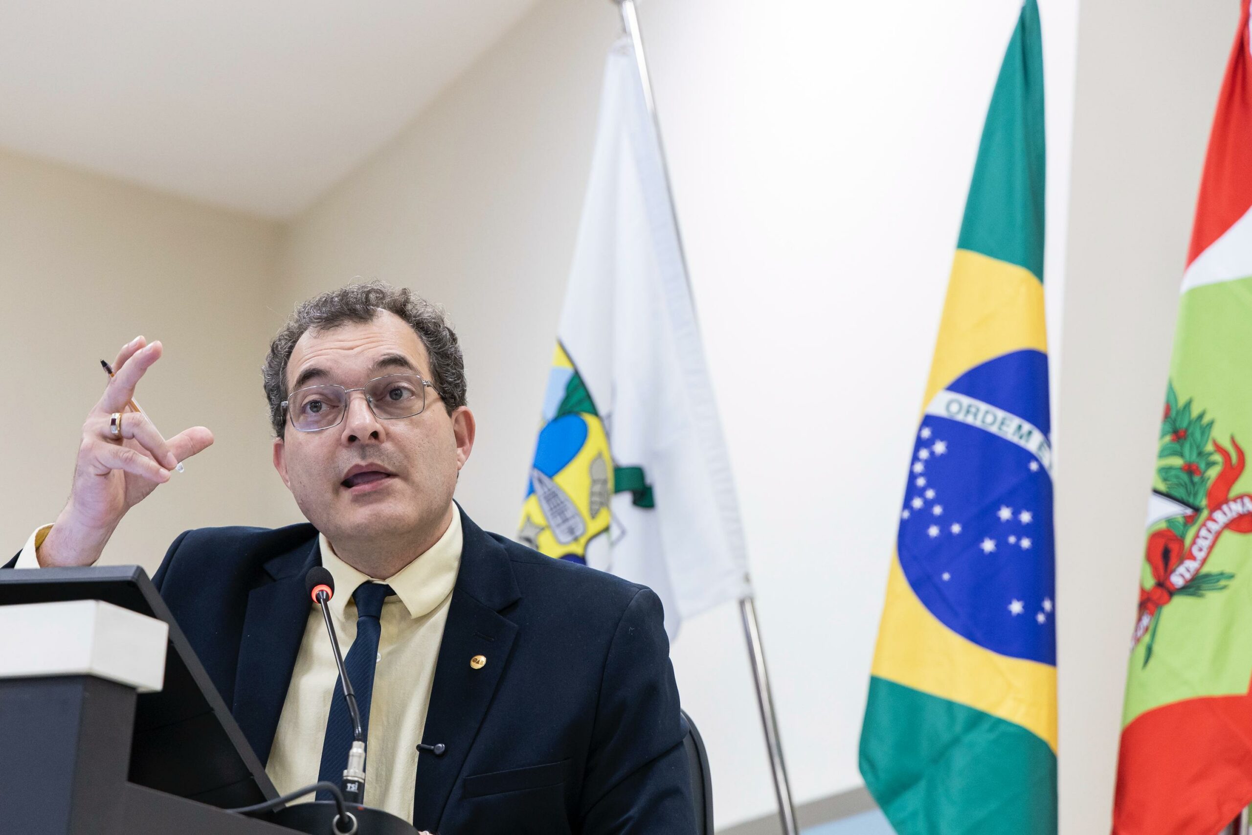 Itapema debate IPTU Participativo em sessão na Câmara