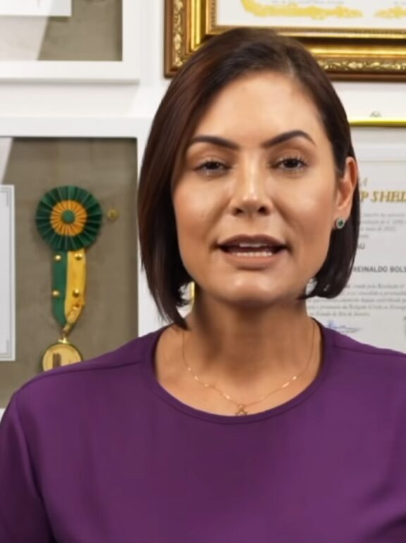 Michelle amplia a resistência a Carlos Bolsonaro; a renúncia de Adriano; mais um nome pleiteia a vaga de vice de João Rodrigues – e outros destaques