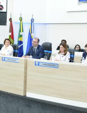 Vazia de ações e dados, audiência sobre pessoas em situação de rua vira espetáculo de quinta série