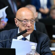 CCJ do Senado aprova projeto que regulamenta compartilhamento de postes entre energia e telecomunicações